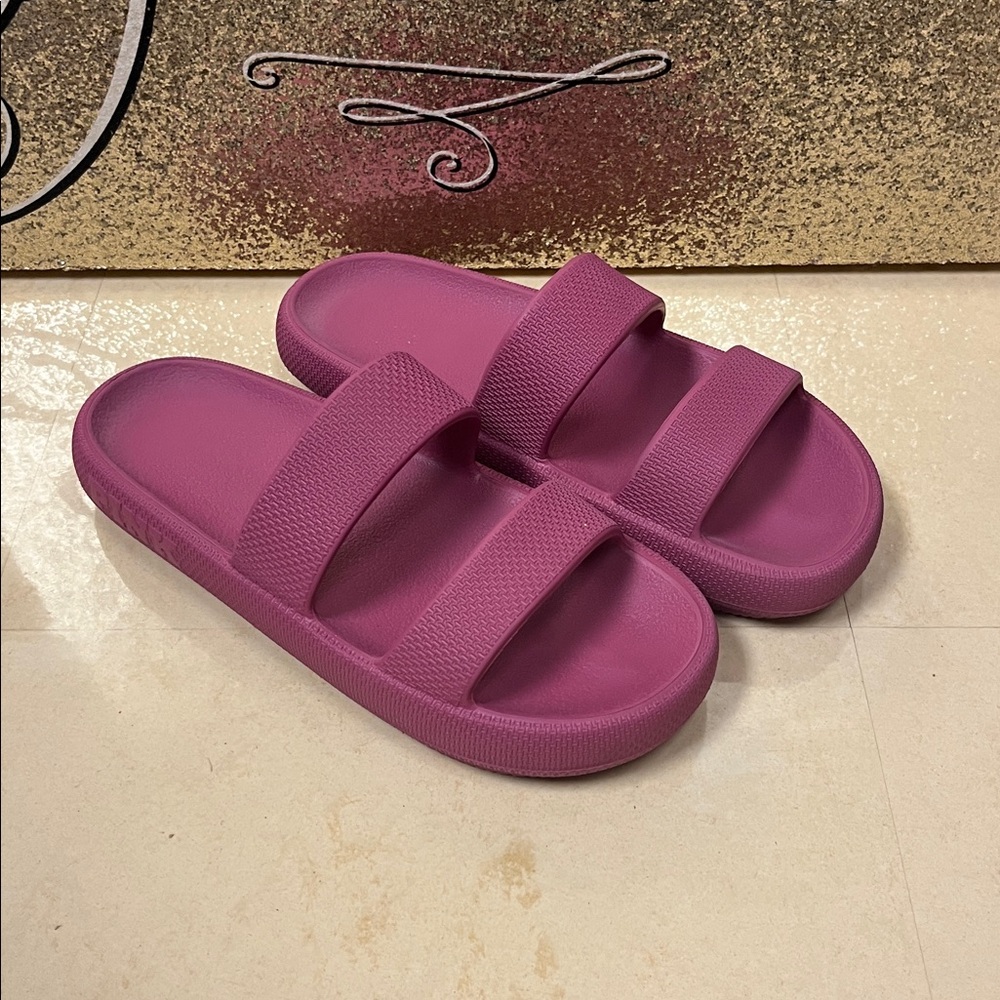 Pink‎ Victoria's Secret Shoes Pink s Double Strap Pillow Slides, size large